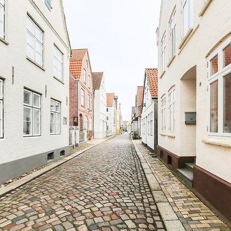 Apartmenthaus Theodor Storm Daemmerstunde Husum  Ngoại thất bức ảnh